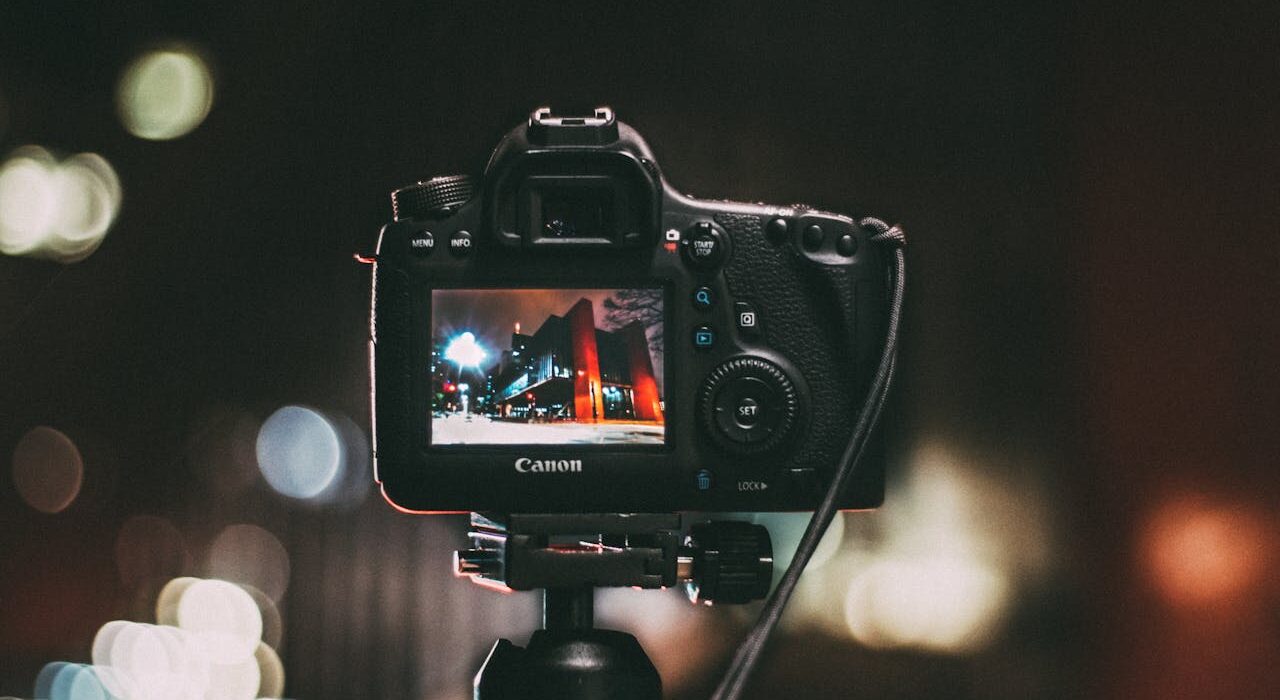 Profesjonalne lampy do aparatów – dlaczego warto je stosować